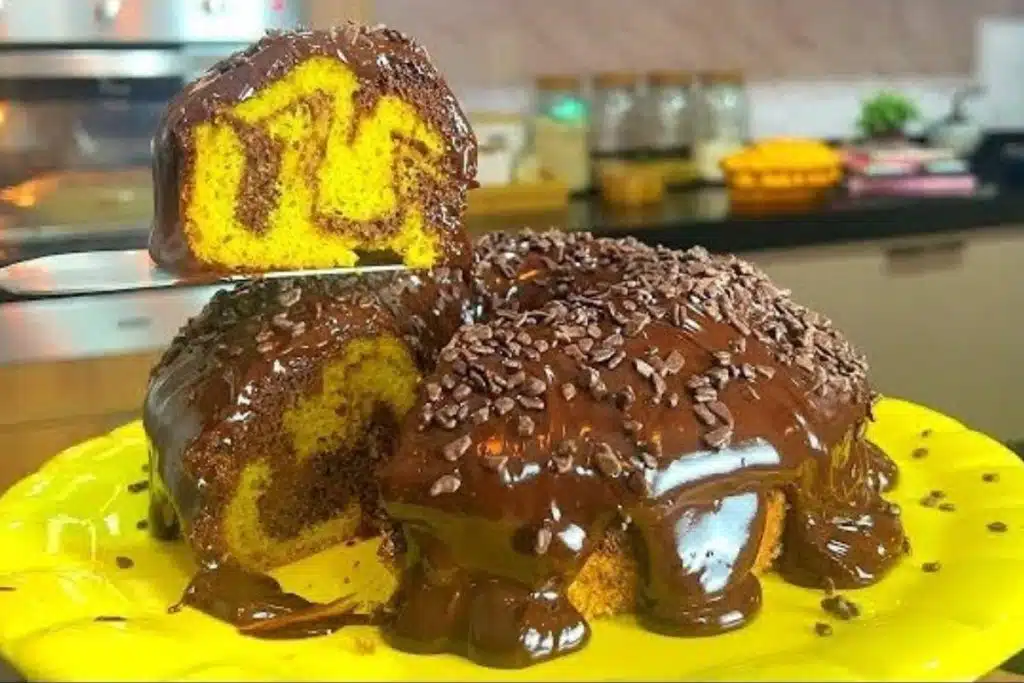 Bolo de cenoura mesclado de comer lambendo os dedos