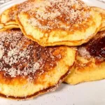 Aprenda a fazer pãozinho de banana delicioso para café da manhã