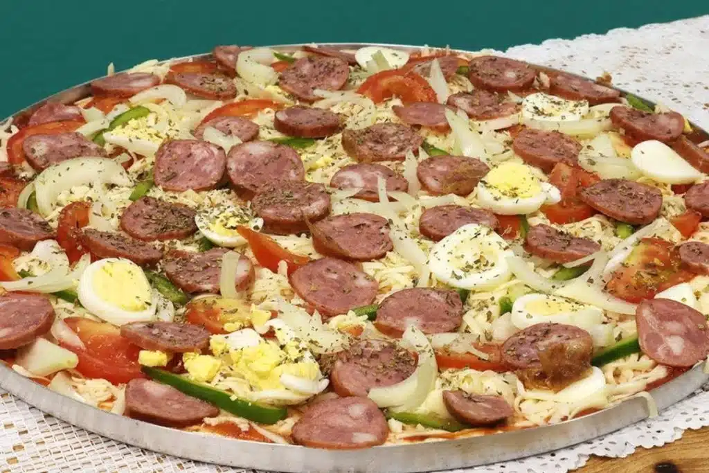 Como fazer pizza caseira sem sovar que dá certo com vários recheios