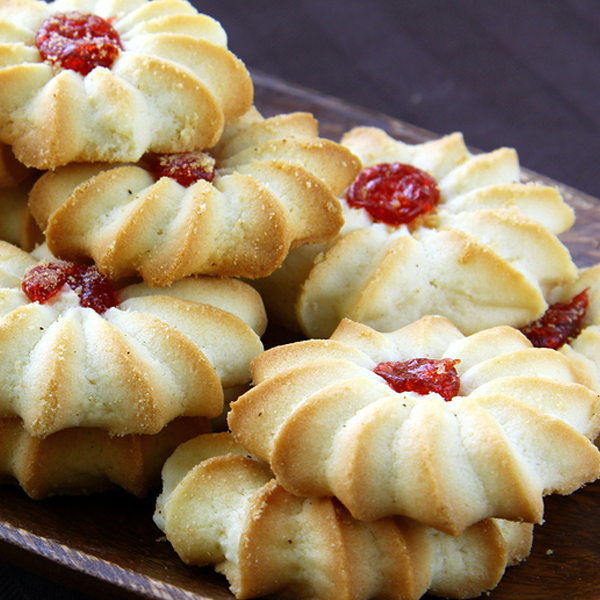 Biscoito amanteigado com goiabada (pingo de ouro)